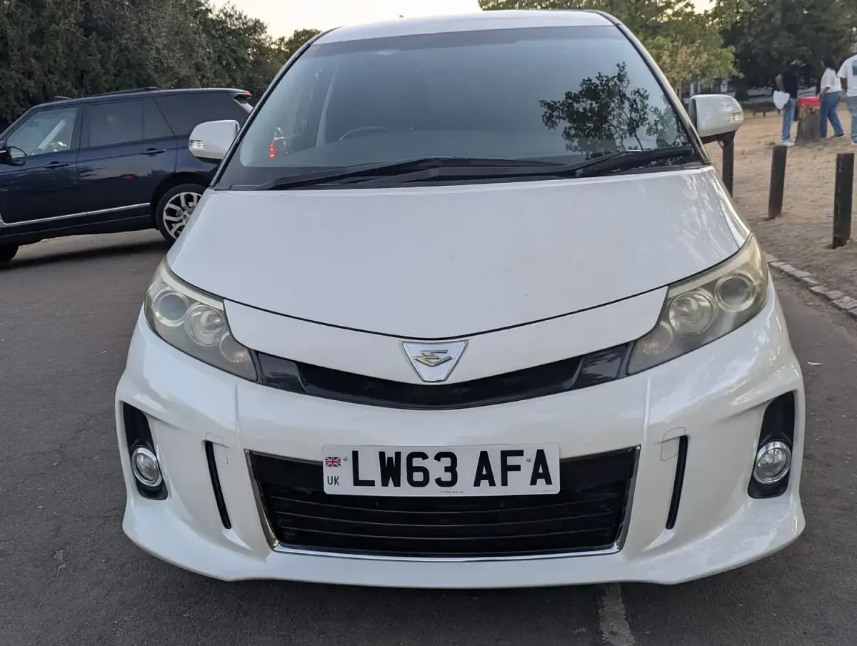 Used Toyota Estima 170 HP (125 kW) 2013 White MPV