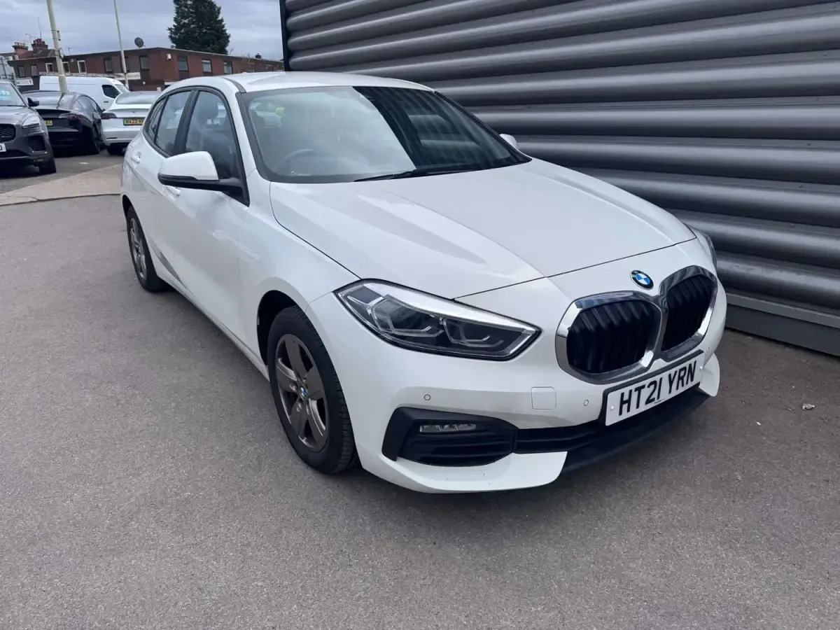 Usado BMW 116 2021 Blanco Utilitario