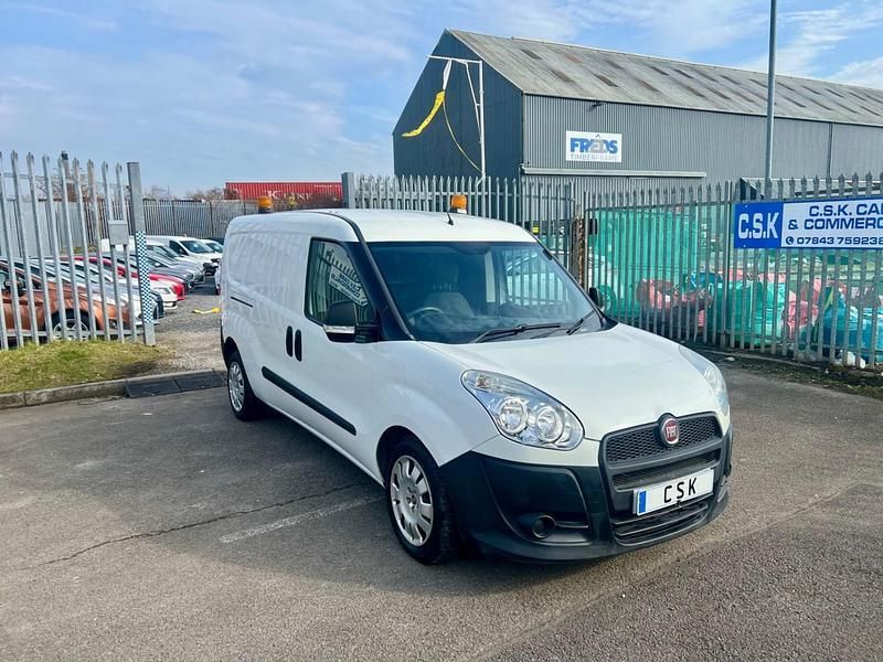 White Used 2015 Fiat Doblò MPV | £3,595 (A bit pricey) - Image 1/4