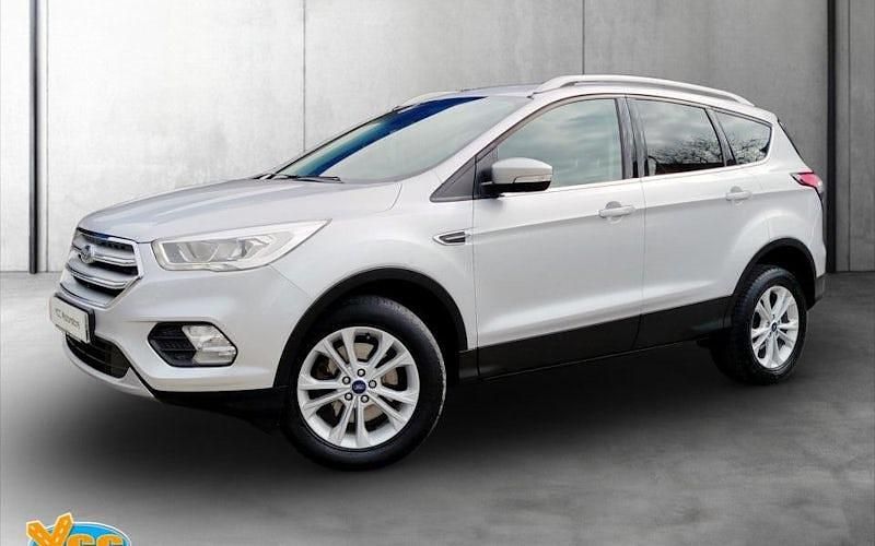Usado Ford Kuga Titanium 120 CV (88 kW) 2017 Plateado SUV