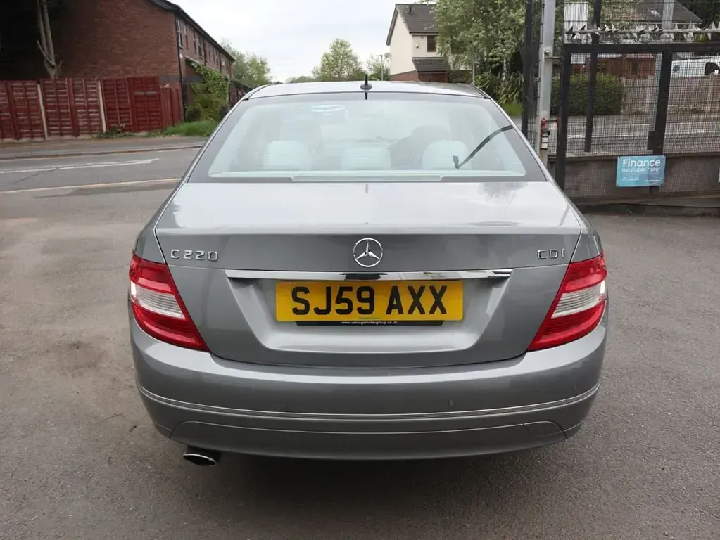 Used Mercedes C220 Elegance 170 HP (125 kW) 2009 Silver Sedan
