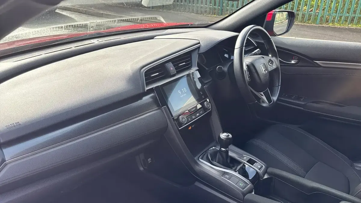 Used Honda Civic SR 126 HP (92 kW) 2018 Red Hatchback