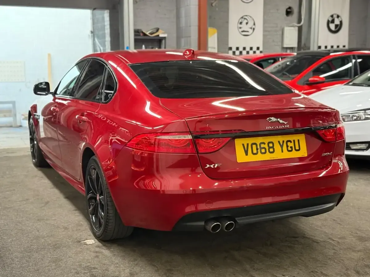 Second-hand Jaguar XF R-Sport 180 CP (132 kW) 2018 Roșu Berlinǎ