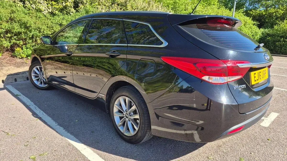 Used Hyundai i40 141 HP (103 kW) 2016 Black Estate