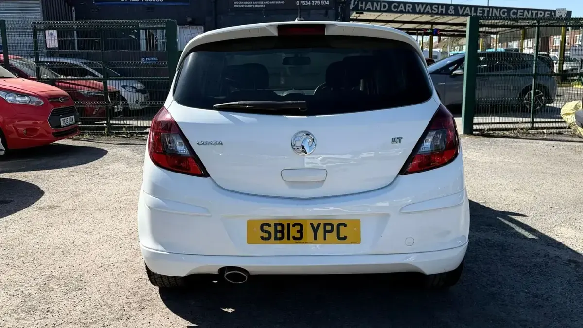 Usado Vauxhall Corsa Edition 85 HP (62 kW) 2013 Branco Citadino