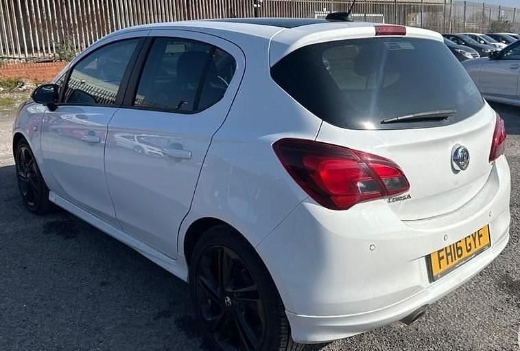 Used Vauxhall Corsa Edition 2016 Summit white Hatchback