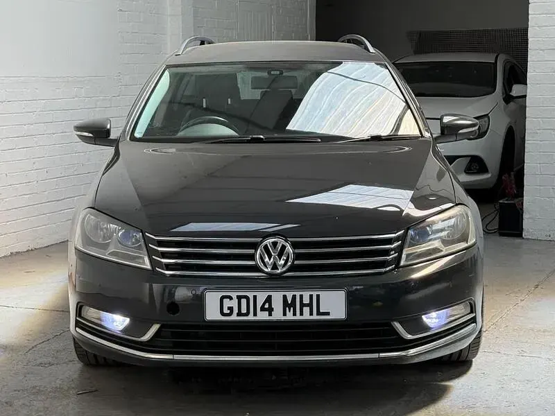 Used VW Passat Executive 105 HP (77 kW) 2014 Grey Estate