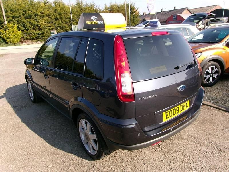 Used Ford Fusion 79 HP (58 kW) 2009 Grey Hatchback