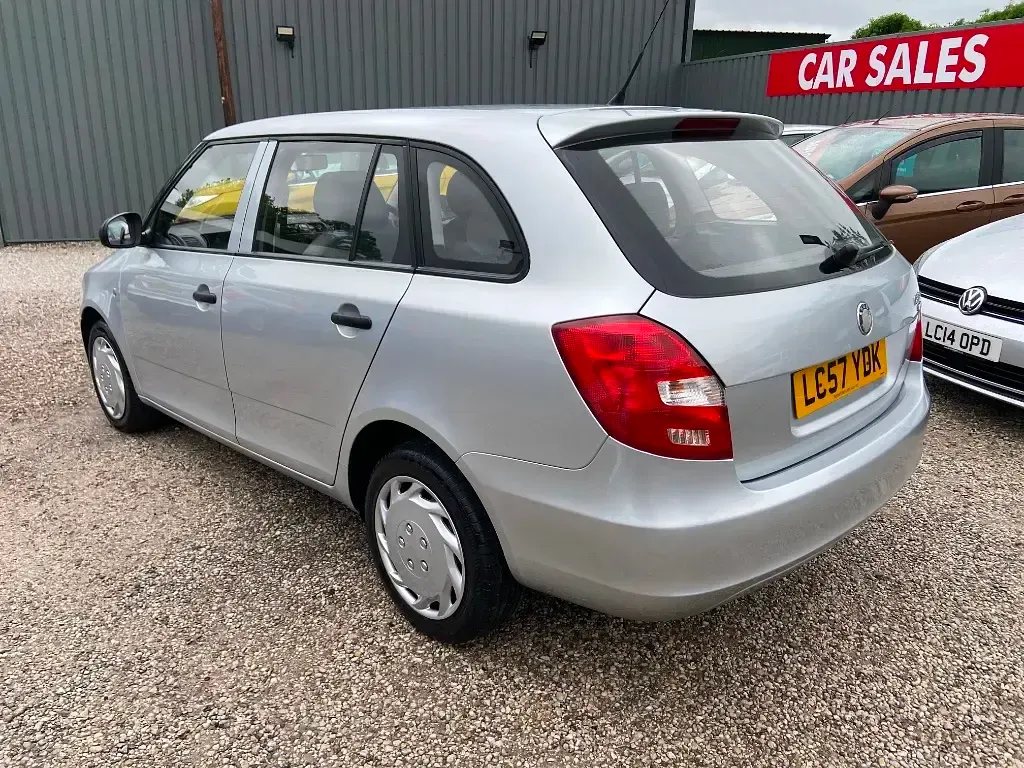 Used Skoda Fabia 60 HP (44 kW) 2008 Silver metallic Estate