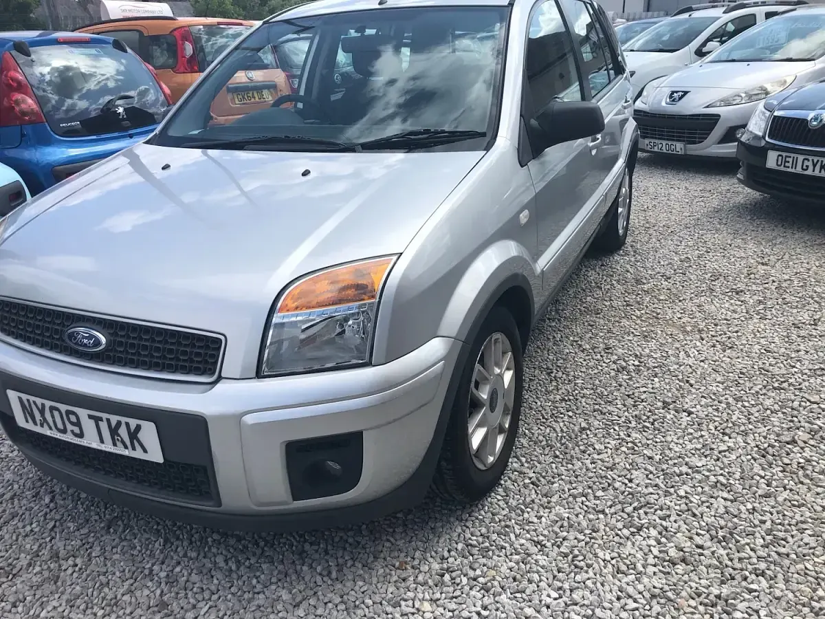 Used Ford Fusion Zetec 101 HP (74 kW) 2009 Silver Hatchback