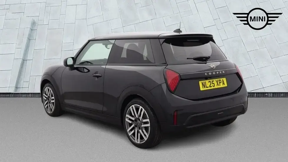 Used Mini Cooper S Hatch 201 HP (147 kW) 2025 Black Hatchback