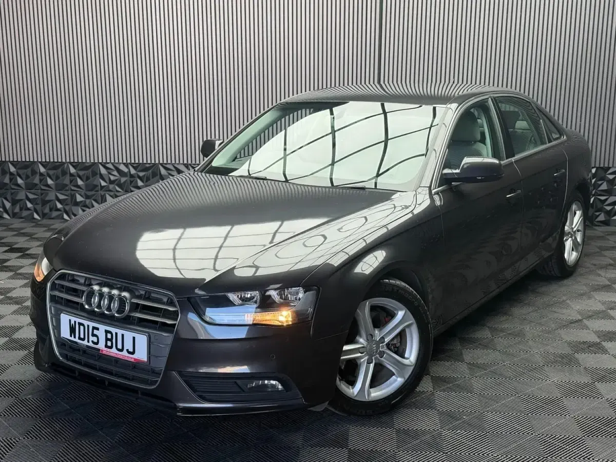 Usado Audi A4 163 HP (119 kW) 2015 Cinzento Sedan