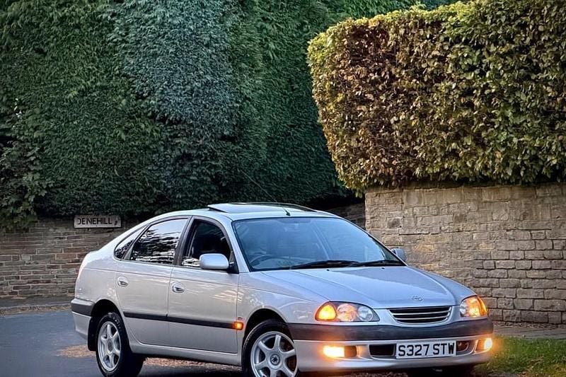 Silver Used 1998 Toyota Avensis Hatchback | £2,499 - Image 1/1