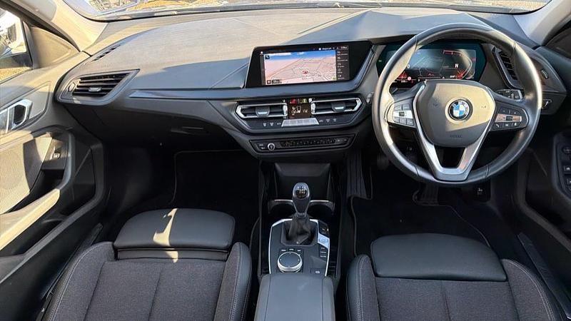 Used BMW 118 Sport Line 136 HP (100 kW) 2022 Blue Hatchback