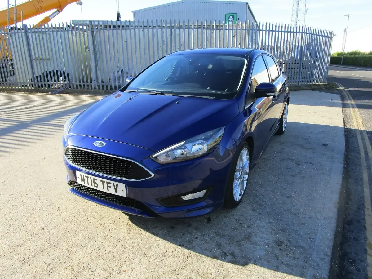 Used Ford Focus Zetec 120 HP (88 kW) 2015 Blue Hatchback