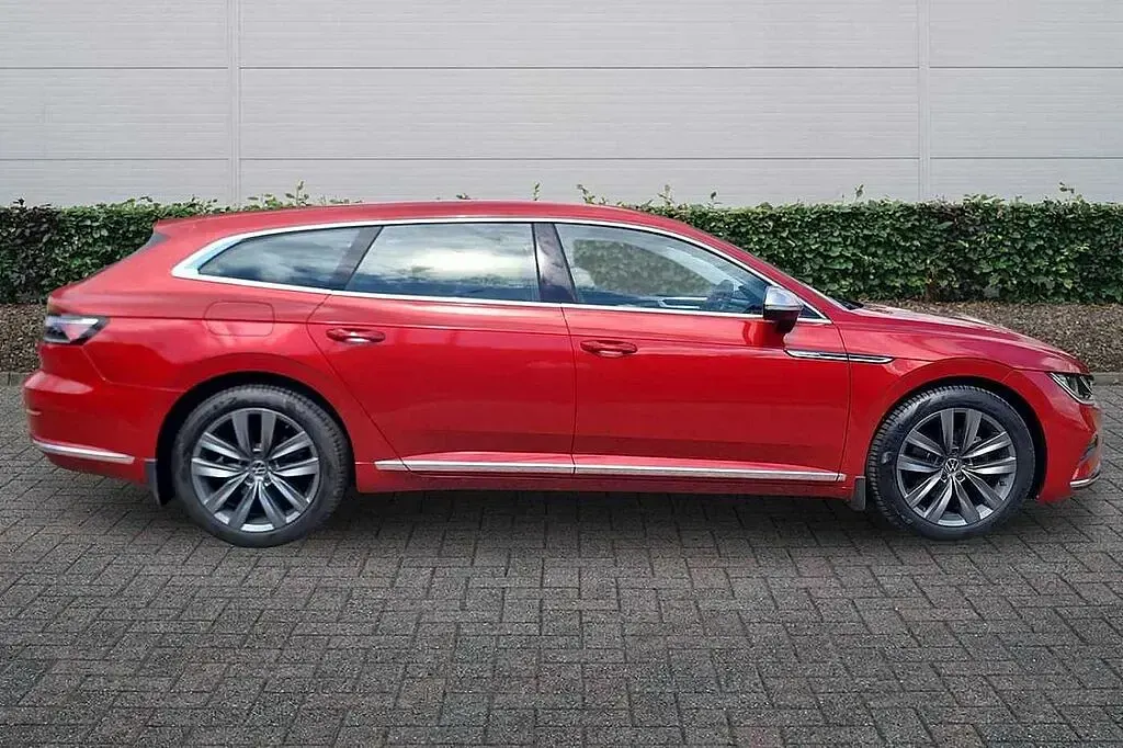 Used VW Arteon Elegance 150 HP (110 kW) 2023 Red Hatchback