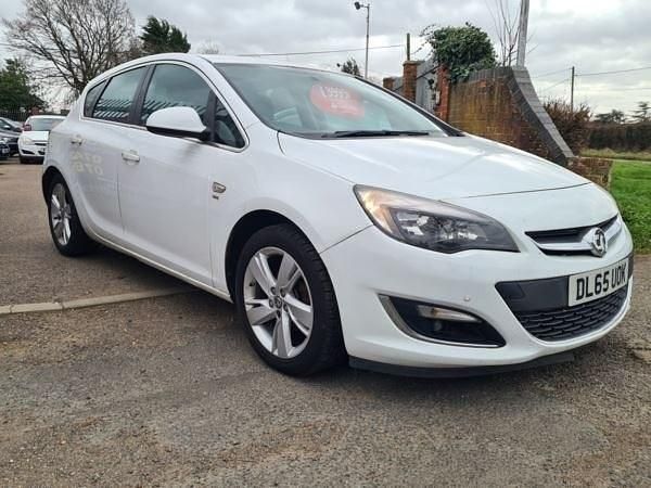 Second-hand Vauxhall Astra SRi 2015 Alb Hatchback