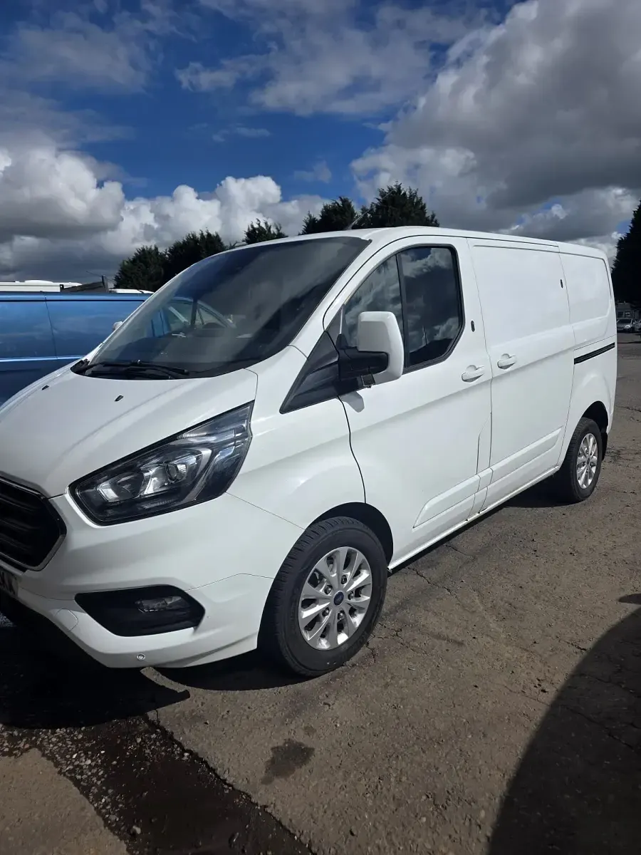 Used Ford Transit Custom Limited 130 HP (95 kW) 2020 White Van