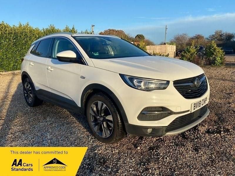 Used Vauxhall Grandland X Sport 120 HP (88 kW) 2018 White SUV