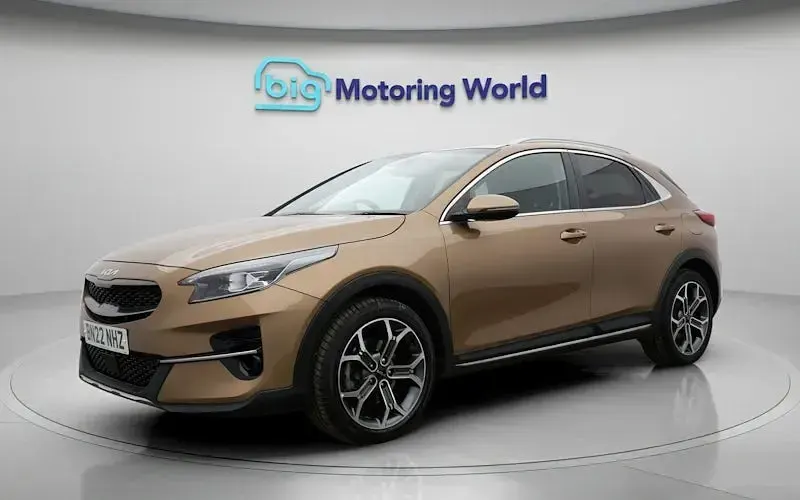 Usado Kia XCeed 160 HP (117 kW) 2022 Castanho SUV