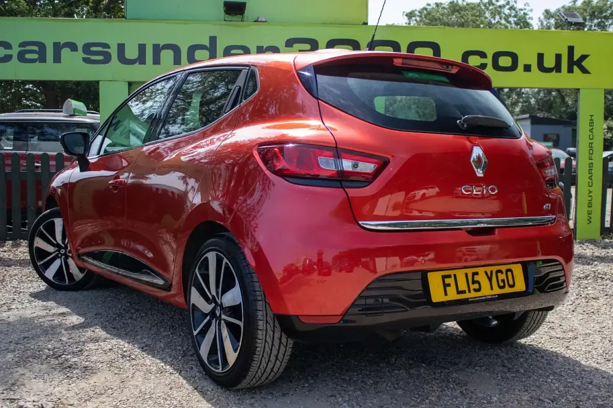 Used Renault Clio IV Dynamique 90 HP (66 kW) 2015 Red Hatchback