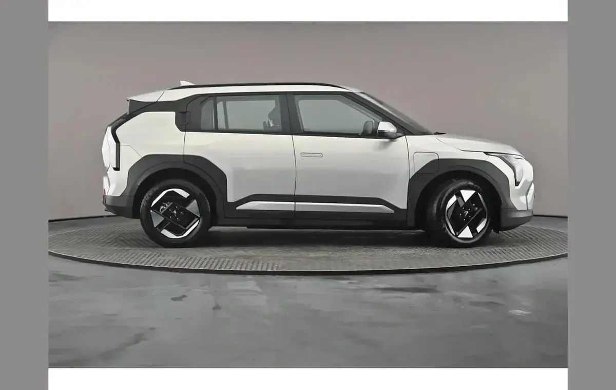 New Kia EV3 Air 150 kW (204 HP) 2026 Silver SUV