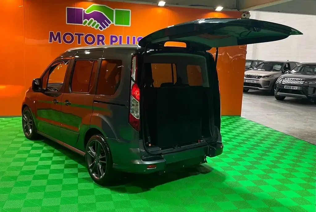 Used Ford Tourneo Connect Titanium 120 HP (88 kW) 2018 Grey MPV