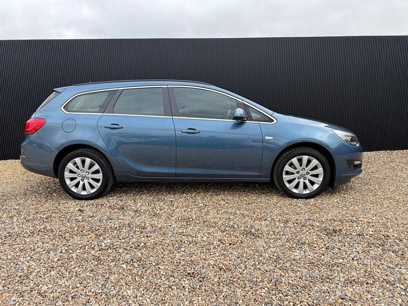 Second-hand Vauxhall Astra S 110 CP (80 kW) 2015 Albastru Break