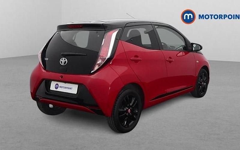 Used Toyota Aygo X-cite 69 HP (50 kW) 2017 Red Hatchback