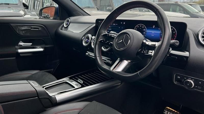 Used Mercedes GLA200 Executive 163 HP (119 kW) 2024 Spectral blue metallic SUV