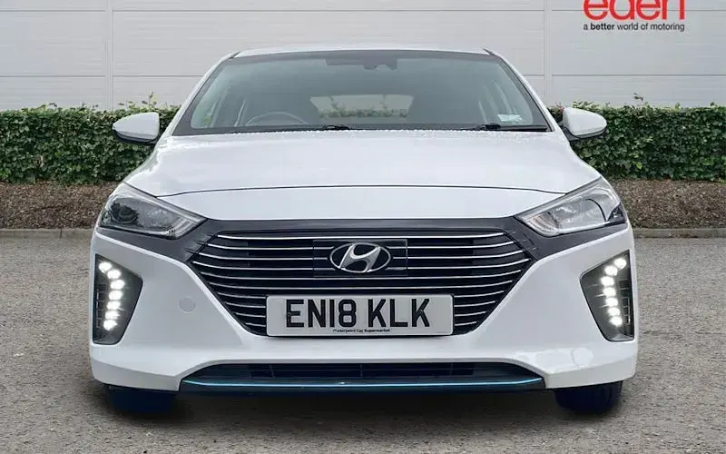Used Hyundai Ioniq SE 141 HP (103 kW) 2018 White Hatchback