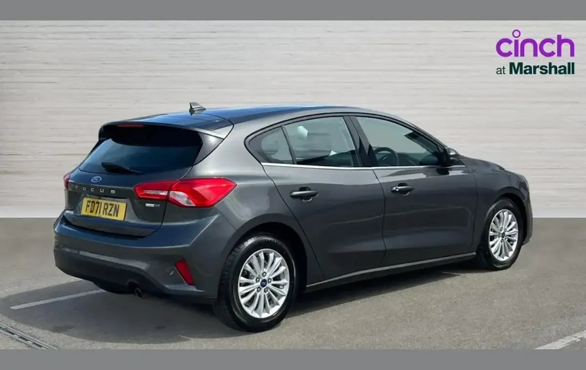 Używany Ford Focus Titanium 125 KM (91 kW) 2022 Szary Hatchback