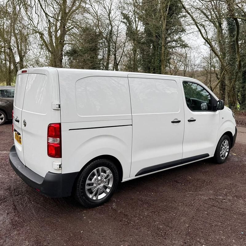 Used Vauxhall Vivaro 100 HP (73 kW) 2020 White MPV