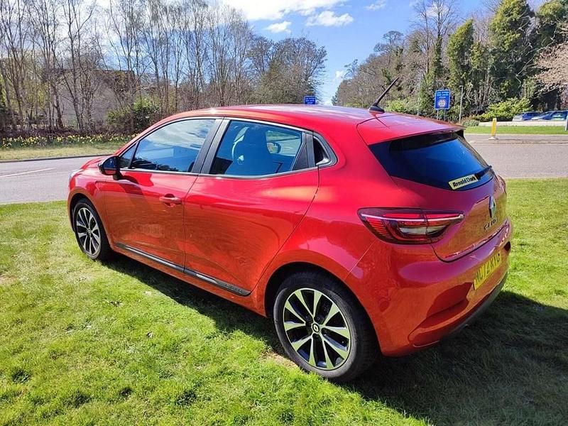 Używany Renault Clio V Evolution 88 KM (64 kW) 2023 Czerwony Hatchback