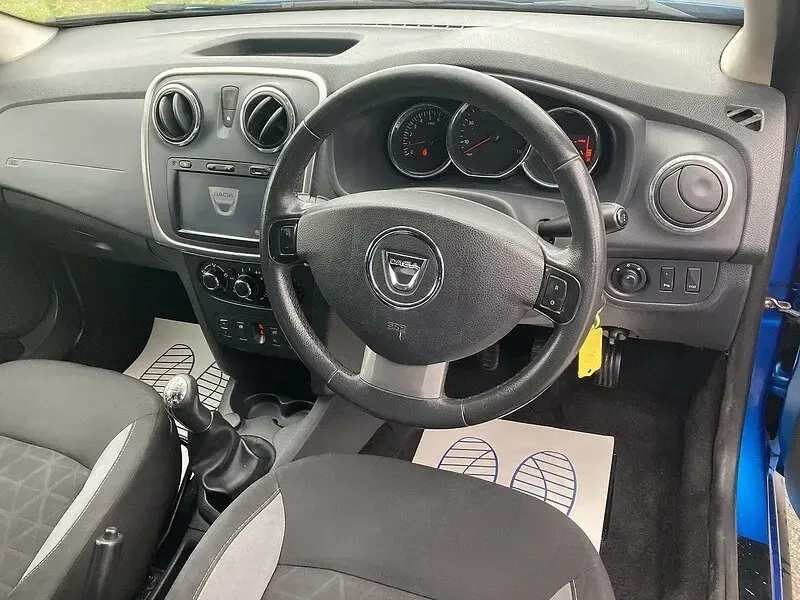 Used Dacia Sandero Lauréate 90 HP (66 kW) 2015 Blue Hatchback