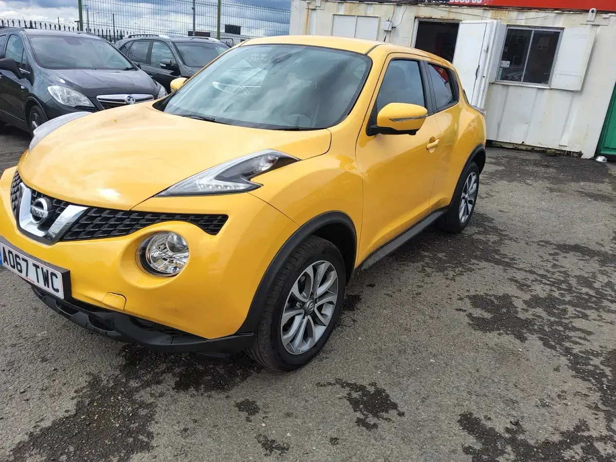 Used Nissan Juke Tekna 117 HP (86 kW) 2017 Yellow SUV