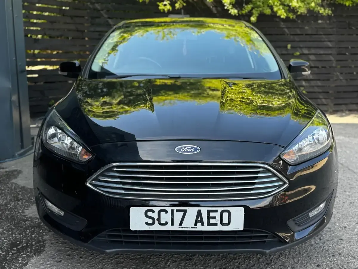 Used Ford Focus Zetec 120 HP (88 kW) 2017 Black Hatchback