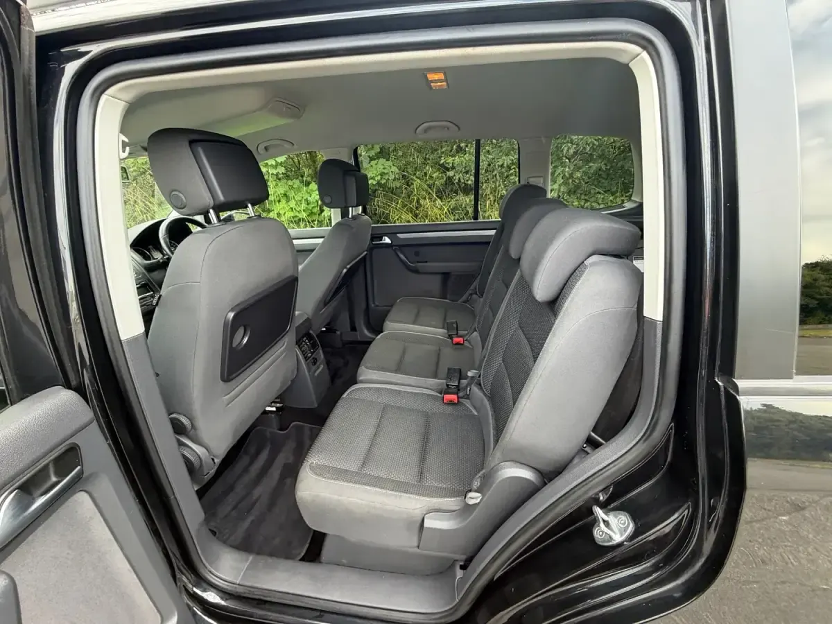 Used VW Touran SE 138 HP (101 kW) 2014 Black MPV