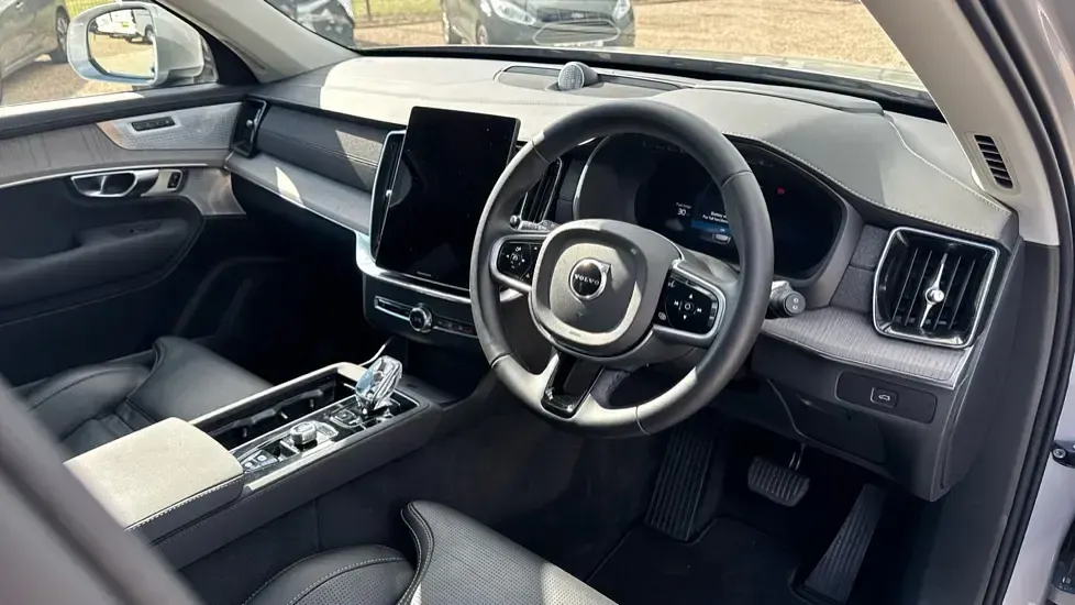 Used Volvo XC90 Ultra 250 HP (183 kW) 2025 Silver dawn SUV