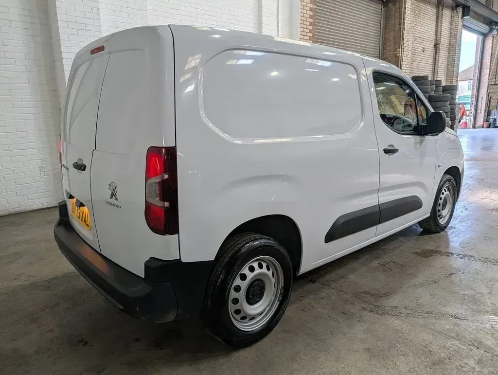 Used Peugeot Partner Premium 100 HP (73 kW) 2023 White MPV