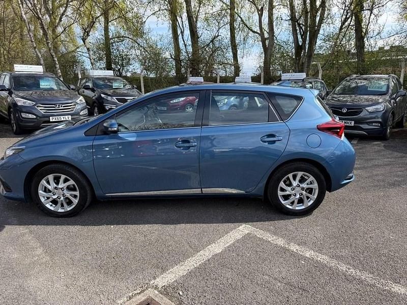 Used Toyota Auris Business Edition 116 HP (85 kW) 2016 Blue Hatchback