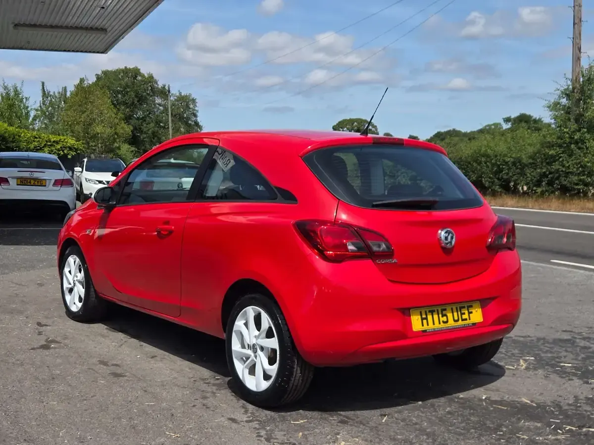 Used Vauxhall Corsa 70 HP (51 kW) 2015 Red Hatchback