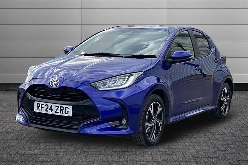 Used Toyota Yaris Hybrid Design 116 HP (85 kW) 2024 Blue Hatchback
