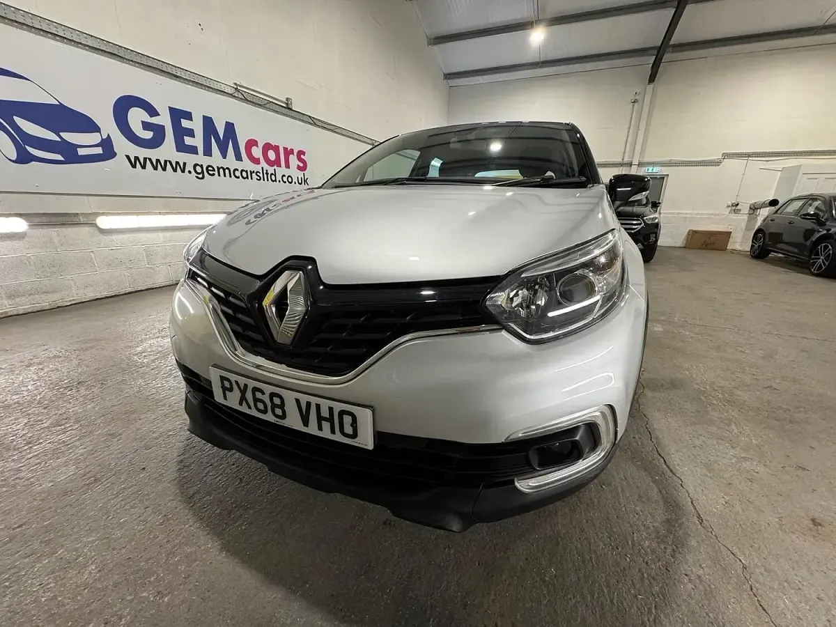 Second-hand Renault Captur Play 90 CP (66 kW) 2018 Negru SUV