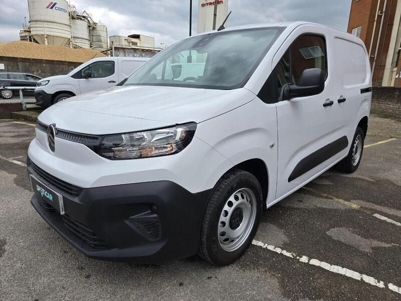 White New 2025 Citroën Berlingo MPV | £18,495 (Good price) - Image 1/4