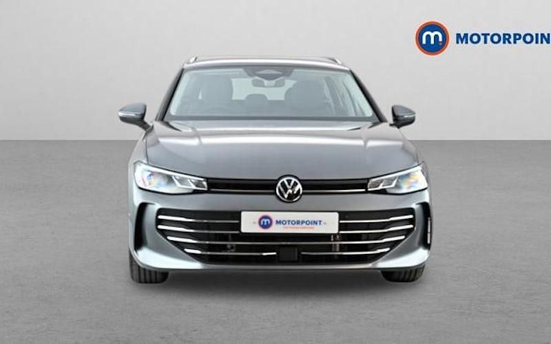 Usado VW Passat Life 204 HP (150 kW) 2025 Cinzento Carrinha