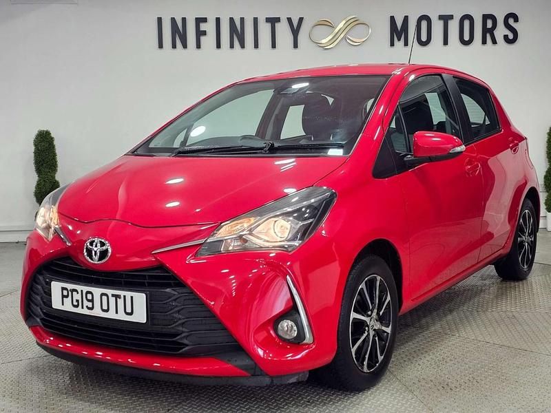 Used Toyota Yaris 107 HP (78 kW) 2019 Red Hatchback