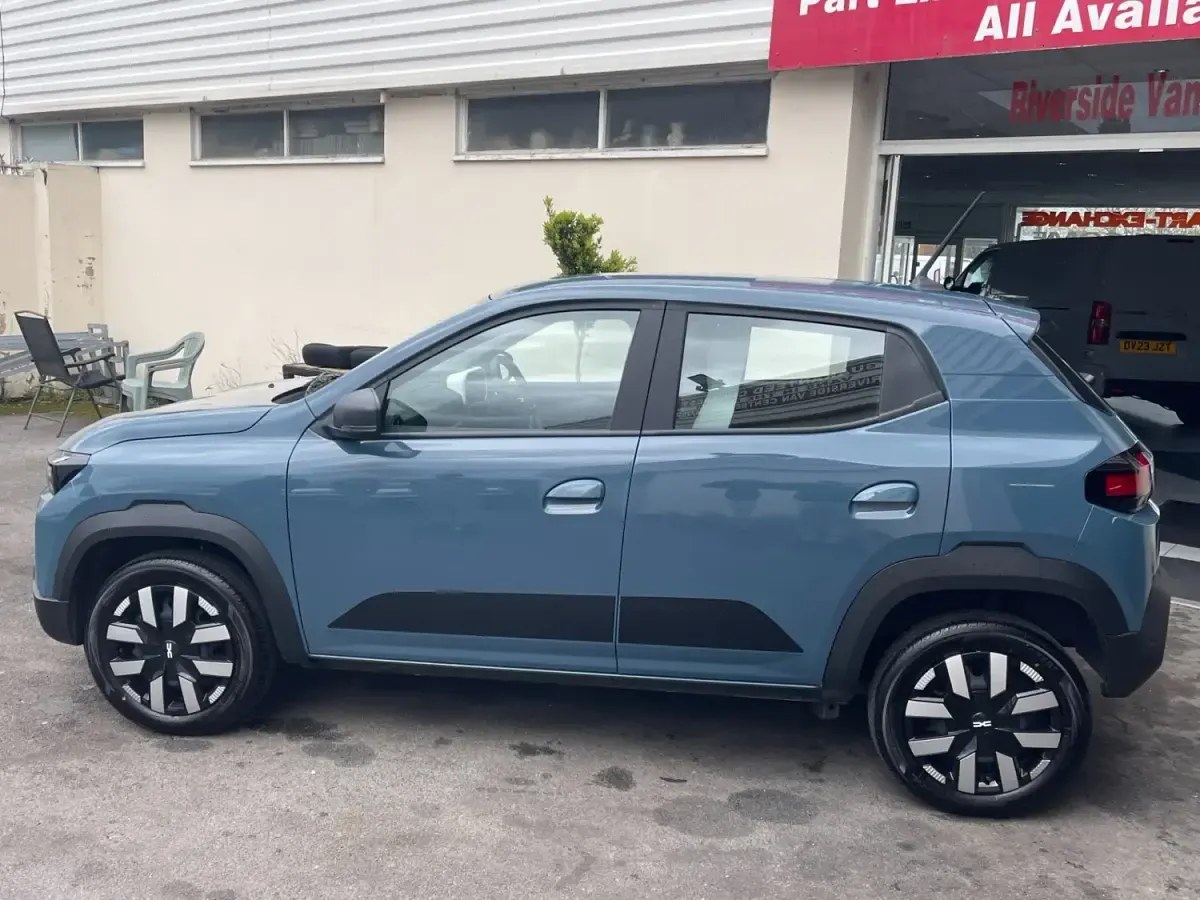 Używany Dacia Spring Expression 47 kW (65 KM) 2024 Niebieski Hatchback