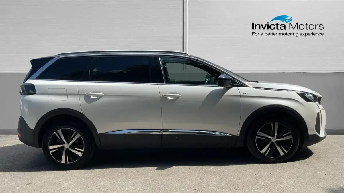 Used Peugeot 5008 GTi 181 HP (133 kW) 2021 White SUV