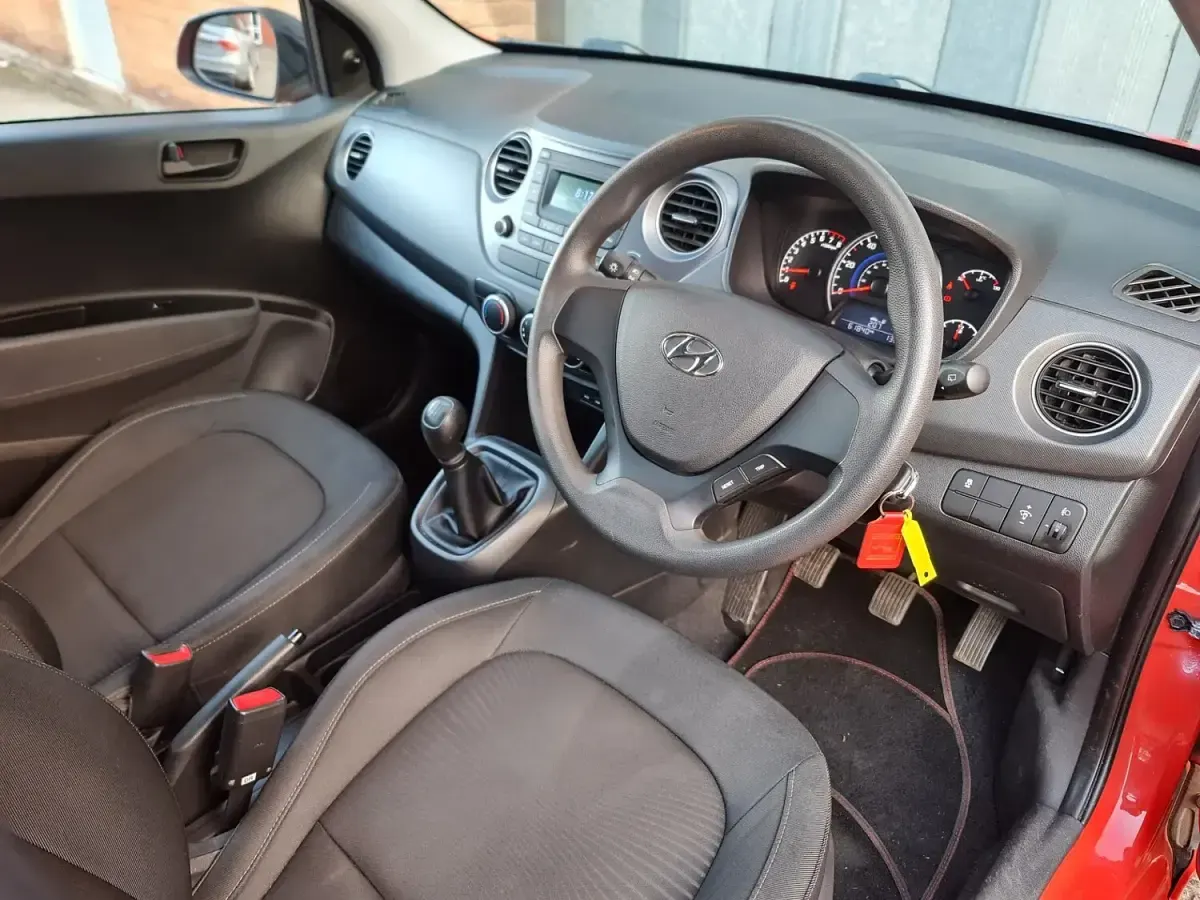 Used Hyundai i10 67 HP (49 kW) 2018 Red Hatchback